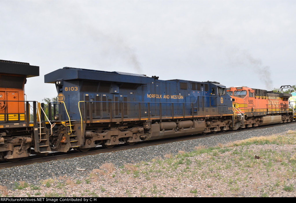 NS 8103/BNSF 5685